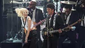 Rosé, Bruno Mars và Sabrina Carpenter mở màn Grammy 2026 với những màn trình diễn đầy năng lượng