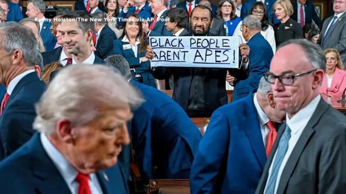 Dân biểu Al Green bị mời ra khỏi Hạ viện ngay trước bài diễn văn của Tổng Thống Donald Trump