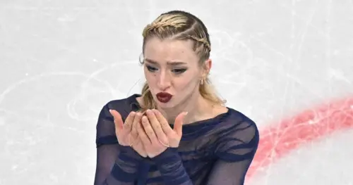 Vận động viên Amber Glenn của Mỹ gây ấn tượng tại Thế vận hội với cú nhảy ba vòng rưỡi