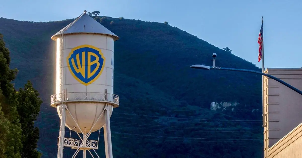 Trump nói sẽ không can thiệp vào cuộc chiến giữa Netflix và Paramount về Warner Bros.
