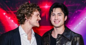 Phim truyền hình về hockey đồng tính thu hút khán giả Nga, nhưng sự hâm mộ có thể dẫn đến tù tội