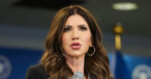 Bộ trưởng Nội An cho biết sẽ trang bị máy quay hành trình cho các nhân viên Cục An ninh Nội địa tại Minneapolis