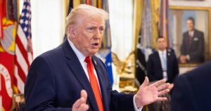 Sau vụ xả súng ở Minneapolis, Tổng thống Trump cho biết chính quyền có thể dùng “biện pháp mềm mỏng hơn” với vấn đề nhập cư