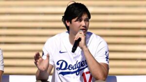 Siêu sao MLB Shohei Ohtani nói về Dodgers, khả năng ‘ba lần vô địch’ và sách mới