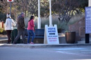 Dân biểu đảng Dân chủ Rehmet giành chiến thắng hiếm hoi trong cuộc bầu cử bổ sung Thượng viện Tiểu bang Khu vực 9