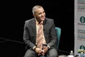 Hợp đồng của Hiệu trưởng Round Rock ISD được gia hạn đến năm 2029 32 Hợp đồng của Hiệu trưởng Round Rock ISD được gia hạn đến năm 2029