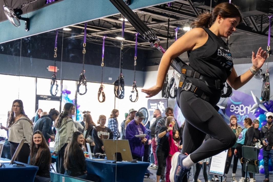 BungeeONE mở lớp thể dục bungee tại Colleyville 1 407817