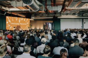 Nhà thờ Whitestone đang sửa chữa tại The Crossover 33 Nhà thờ Whitestone đang sửa chữa tại The Crossover