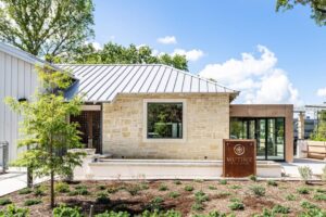 Mutiny in the Heights đóng cửa sau sáu năm hoạt động