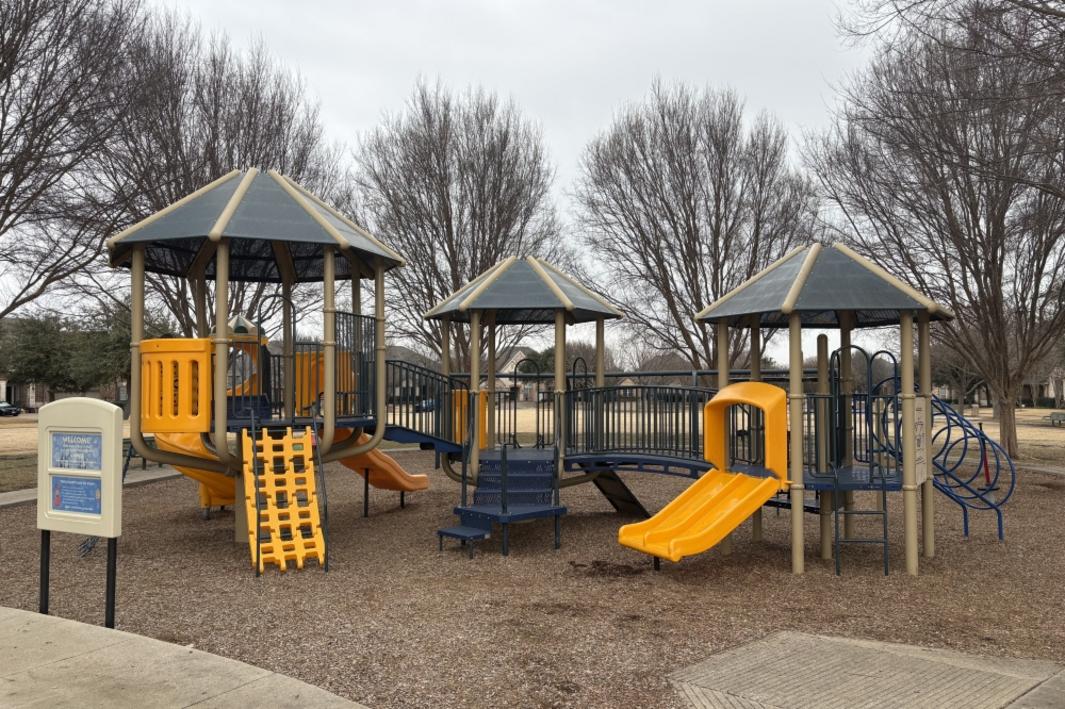 Allen chi gần 1 triệu đô nâng cấp sân chơi, mái che tại công viên 1 407906