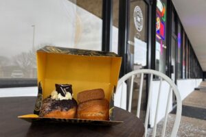 Tiệm bánh Honeybird Sandwiches and Donuts phục vụ các món ngọt tại Allen