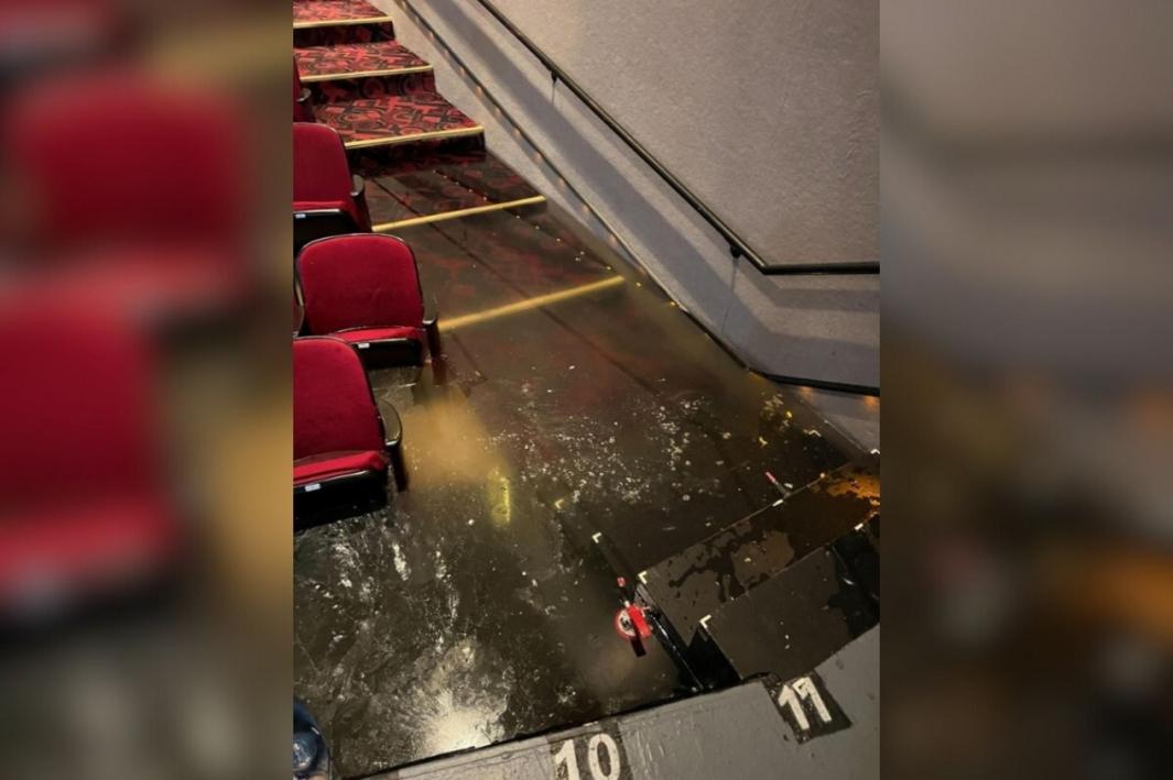 Sân khấu Georgetown Palace bị hư hại nặng do thời tiết mùa đông 1 407982