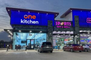 Nhà hàng One Kitchen phục vụ các món ăn và tráng miệng tại Porter