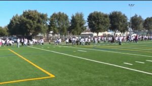 Sân Bóng bầu dục Chính Thức Đầu Tiên Cho East Palo Alto