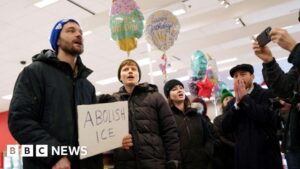 Nhân viên yêu cầu Target và các công ty Mỹ lên tiếng về vụ bố ráp của Sở Di trú