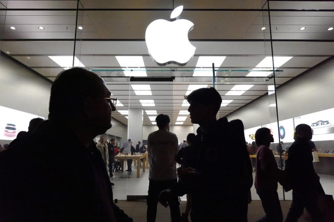 Apple đẩy mạnh phát triển kính, mặt dây chuyền và AirPods có camera cho kỷ nguyên AI