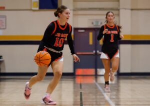 Bóng rổ: Nữ Los Gatos thiếu người vẫn giành chiến thắng quả cảm trước Notre Dame-San Jose