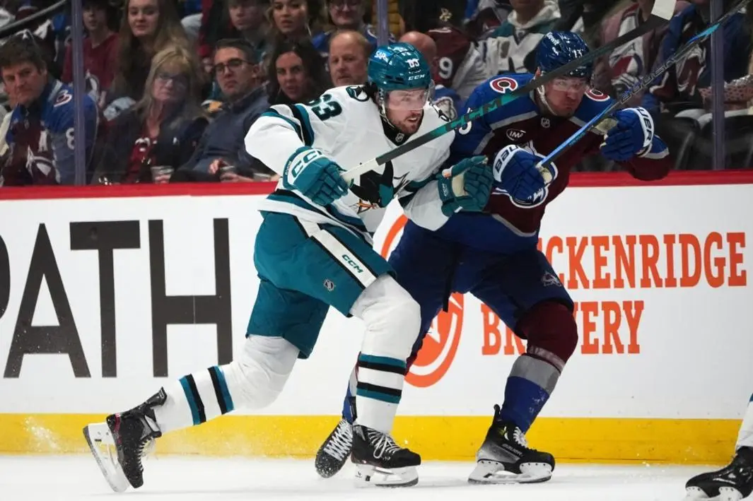 Askarov tỏa sáng, nhưng bàn thắng muộn khiến Sharks thua Avalanche