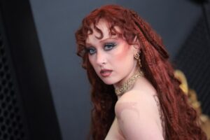 Chiếc đầm gây tranh cãi của Chappell Roan tại Lễ trao giải Grammy