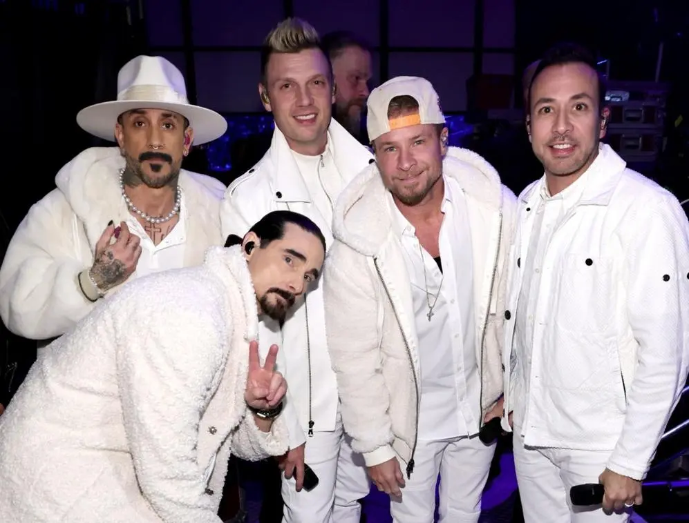 Backstreet Boys muốn biểu diễn Super Bowl 2027 sau quảng cáo Coinbase gây sốt