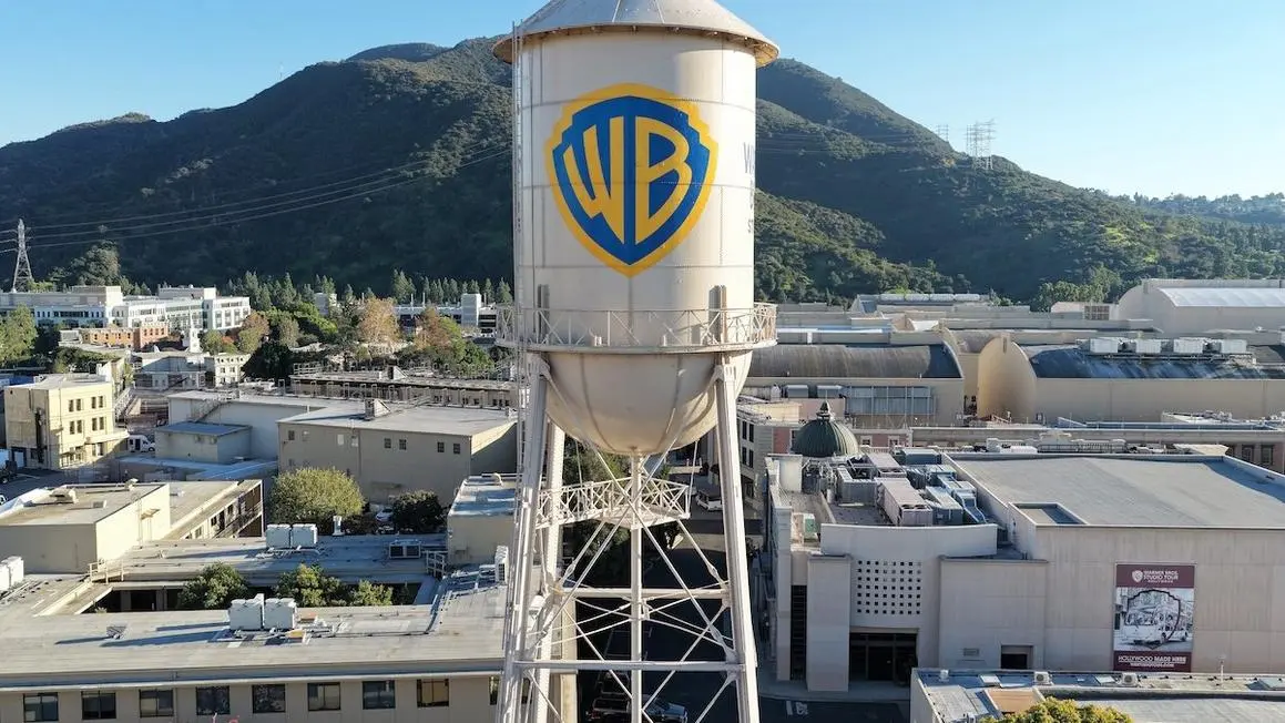 Paramount và Warner Bros. ký thỏa thuận 110 tỷ USD, gây lo ngại mất việc và yêu cầu xem xét kỹ lưỡng