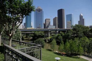 Cư dân Houston báo cáo mùi cao su cháy, giới chức đang điều tra