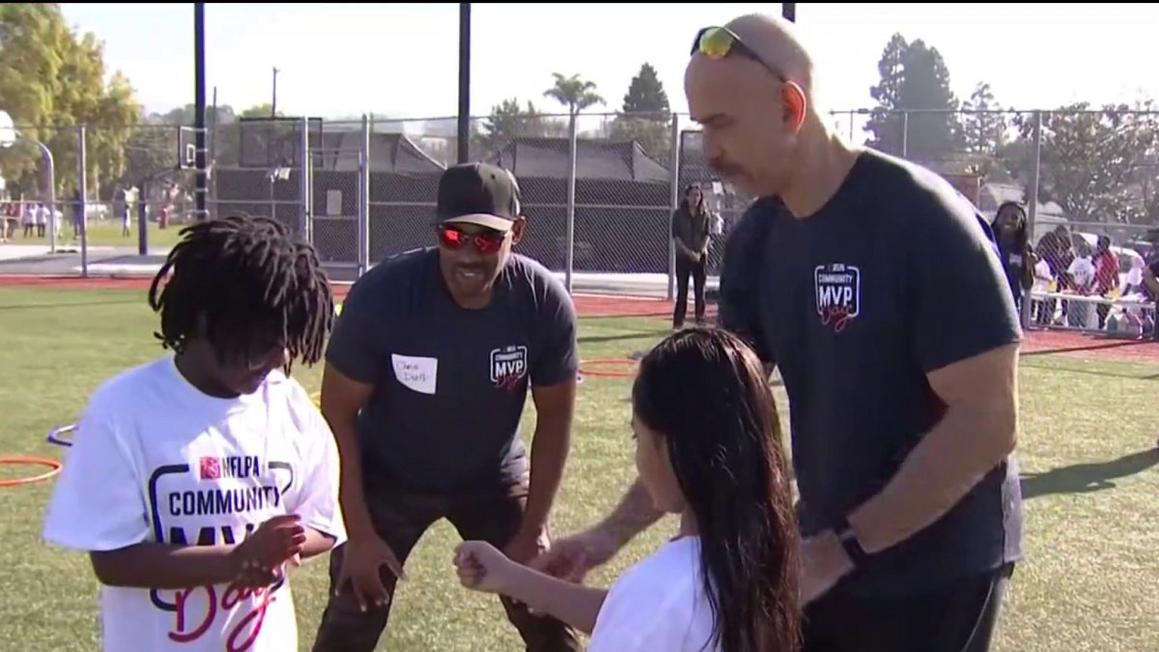 I hope they feel seen Oakland students spend day meeting with NFL players