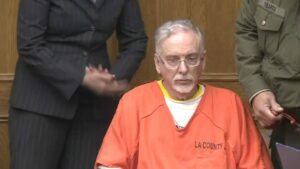 Phán quyết bác bỏ kết tội cựu bác sĩ phụ khoa UCLA, yêu cầu xử lại 32 Phán quyết bác bỏ kết tội cựu bác sĩ phụ khoa UCLA, yêu cầu xử lại