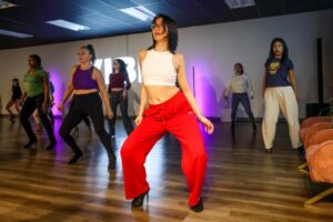 Nhảy điệu với giày cao gót giúp phụ nữ tự tin ‘tăng vọt’