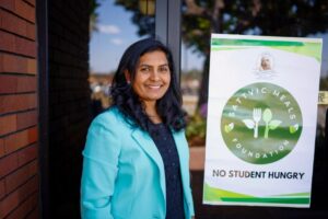 Phi lợi nhuận ở Milpitas phục vụ 10.000 bữa ăn miễn phí cho sinh viên cao đẳng