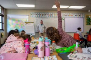 Tại sao giáo viên và trường học California không thể tự mình khắc phục điểm thi thấp