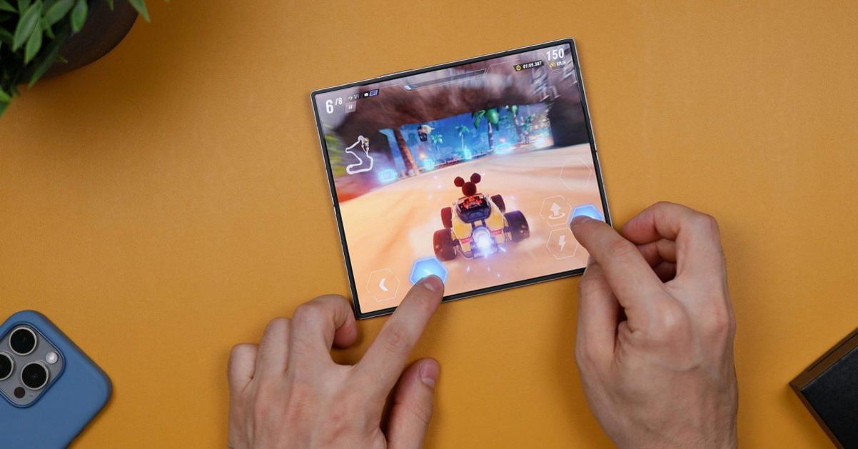 Rò Rỉ Mới Về iPhone Fold: Pin Khủng và Cách Bố Trí Nút Lạ 1 The latest iPhone Fold report is credible for one key reason