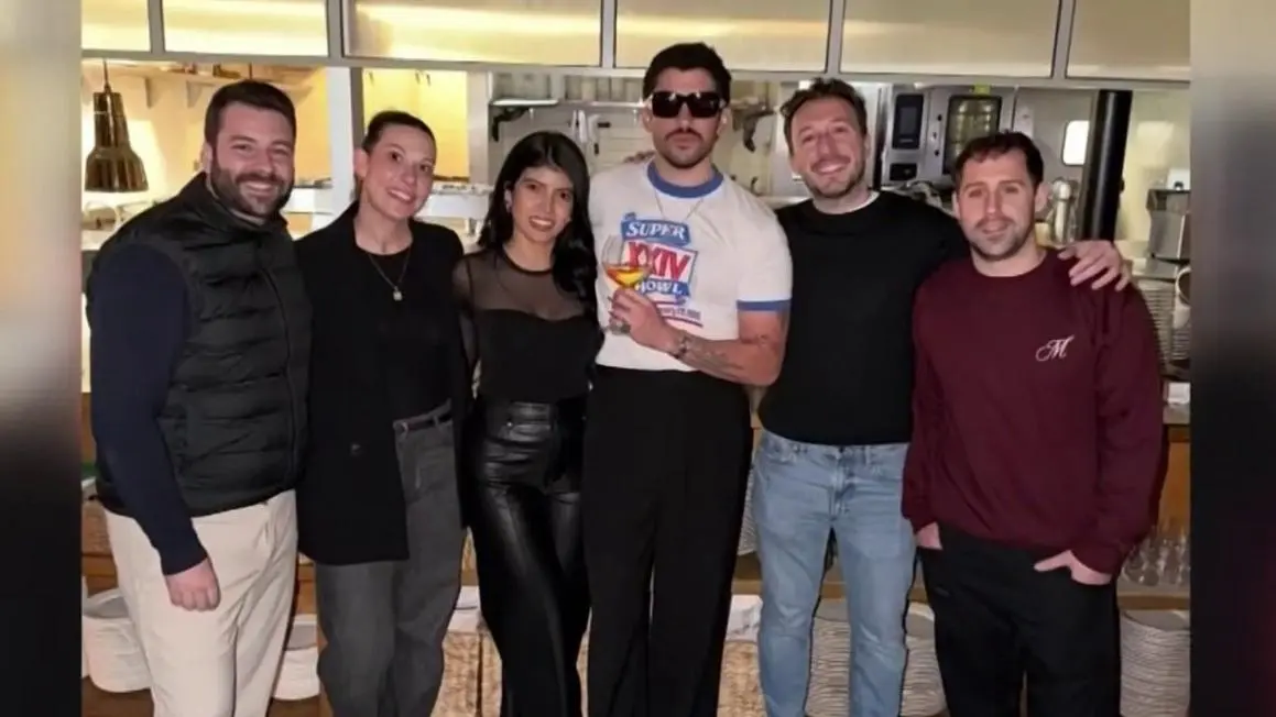 Bad Bunny ăn mừng Super Bowl tại nhà hàng ở Palo Alto