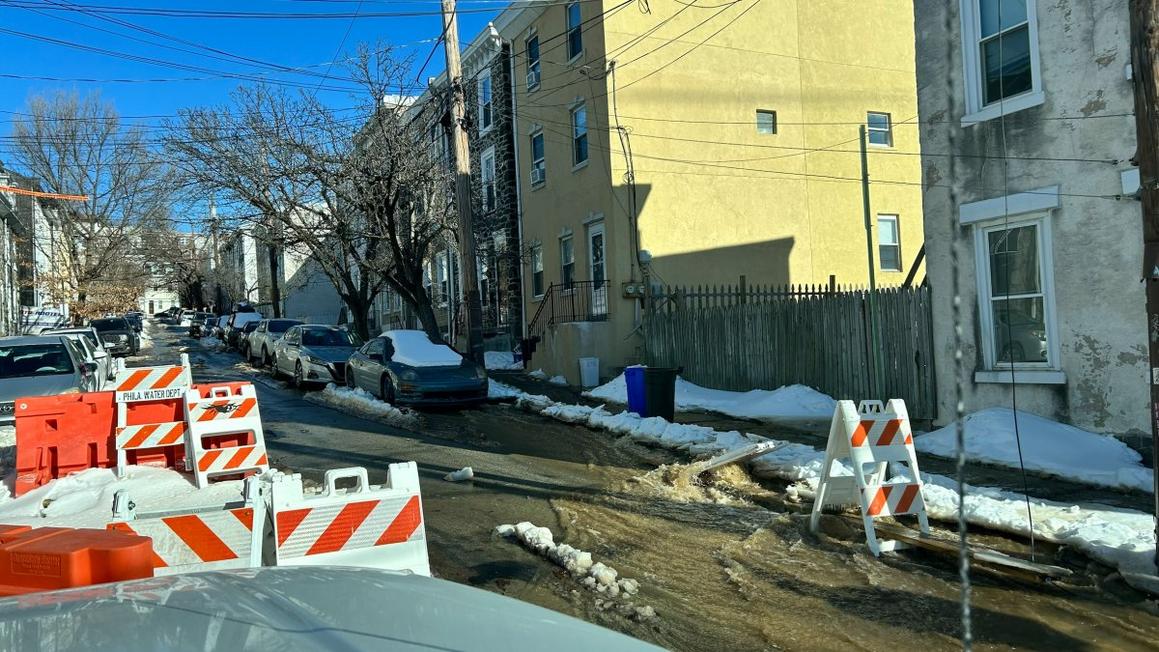 Vụ vỡ đường ống nước thứ hai xảy ra tại khu Manayunk của Philadelphia 1 Water Main Break Manayunk 1