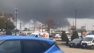 Người dân Houston chia sẻ video về các trận bão mạnh phía bắc thành phố