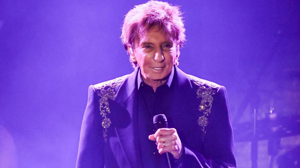 Barry Manilow thông báo hoãn lịch diễn Las Vegas sau phẫu thuật ung thư