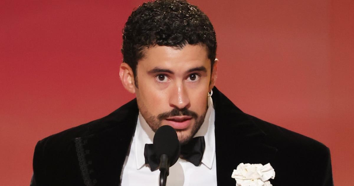 badbunnyverticalthumb jwsbuz