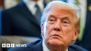 Luật sư của Tổng Thống Trump gọi biện hộ của BBC là ‘không thể bào chữa’