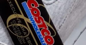 Giày Nike Dunk hợp tác với Costco gây sốt trên thị trường đồ cũ