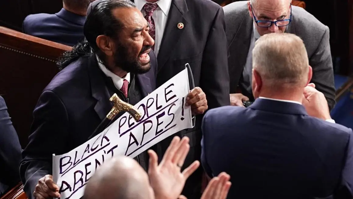 Dân biểu Al Green bị mời ra khỏi Điện Capitol trong bài Diễn văn Liên bang của Tổng thống Trump