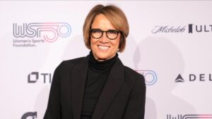Mary Carillo thay thế Savannah Guthrie dẫn chương trình Lễ Khai mạc Thế vận hội Mùa đông