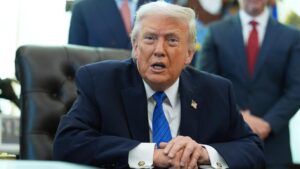 Ông Trump nói chính quyền của ông có thể dùng ‘cách tiếp cận mềm mỏng hơn’ về nhập cư