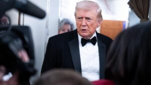 Tổng thống Trump cho biết Iran đang đàm phán nghiêm túc với Hoa Kỳ 27 Tổng thống Trump cho biết Iran đang đàm phán nghiêm túc với Hoa Kỳ