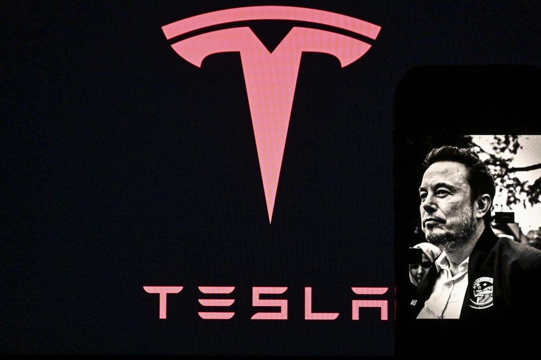 TechCrunch Mobility: Màn Tái Định Vị Lớn Của Tesla 1 elon tesla getty