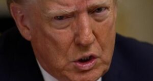 Tổng Thống Donald Trump gọi AI là ‘vấn đề lớn’ dù chưa từng sử dụng