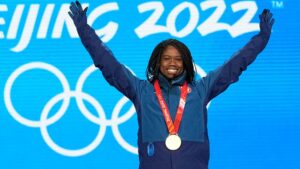 Ai là người cầm cờ cho Đoàn Thể Thao Hoa Kỳ tại Lễ Khai Mạc Thế Vận Hội Mùa Đông?