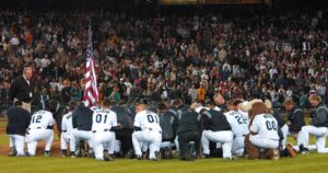 25 năm sau 11/9: Tượng đài vinh danh đội Seattle Mariners 2001 ra mắt 8 25 năm sau 11/9: Tượng đài vinh danh đội Seattle Mariners 2001 ra mắt