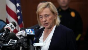 Thống đốc Maine Janet Mills đáp trả gay gắt khi bị đặt câu hỏi về tuổi tác trong cuộc đua Thượng viện