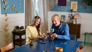 12 Món Quà Valentine Cho Người Thích Sáng Tạo: LEGO, Đồ Khơi Gợi Ý Tưởng, Và Bộ Làm Nến