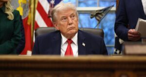 Tổng thống Trump ký ban hành dự luật ngân sách chính phủ